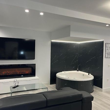 Black And White Suite "La Marinera" Castro Urdiales Luaran gambar