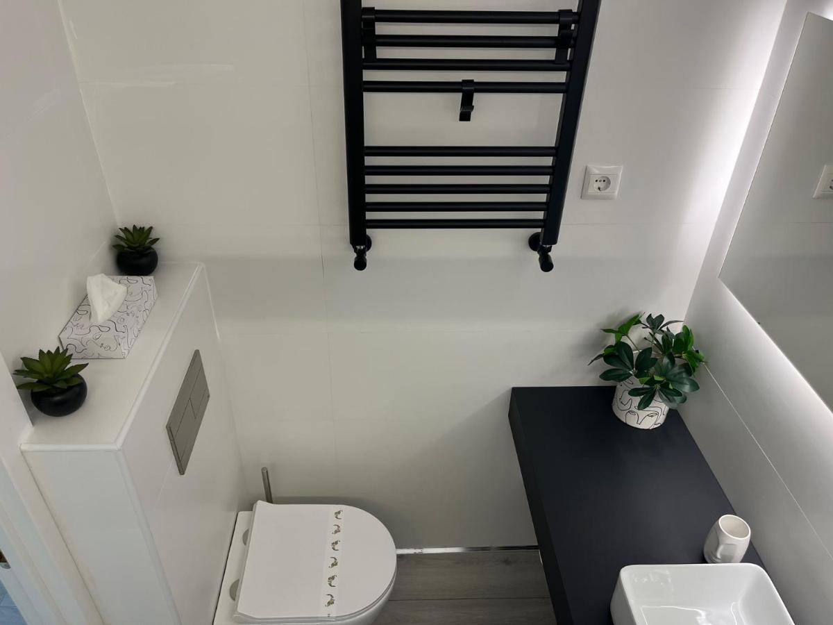 Black And White Suite "La Marinera" Castro Urdiales Luaran gambar
