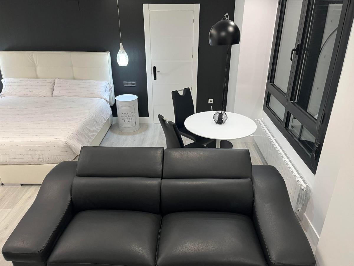 Black And White Suite "La Marinera" Castro Urdiales Luaran gambar