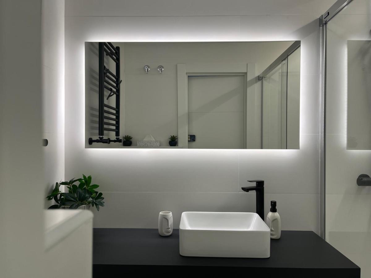 Black And White Suite "La Marinera" Castro Urdiales Luaran gambar