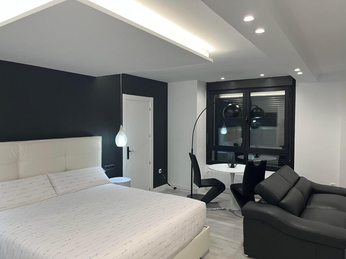 Black And White Suite "La Marinera" Castro Urdiales Luaran gambar