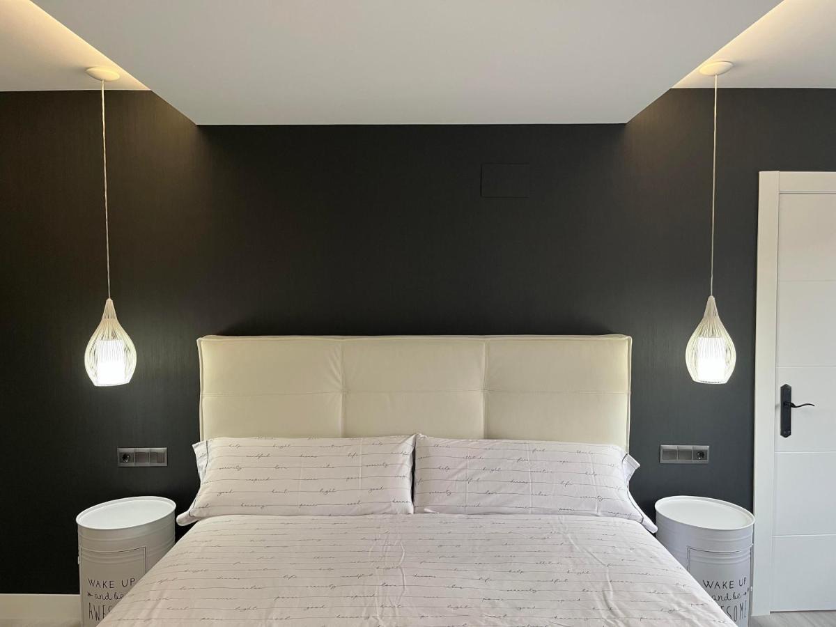 Black And White Suite "La Marinera" Castro Urdiales Luaran gambar