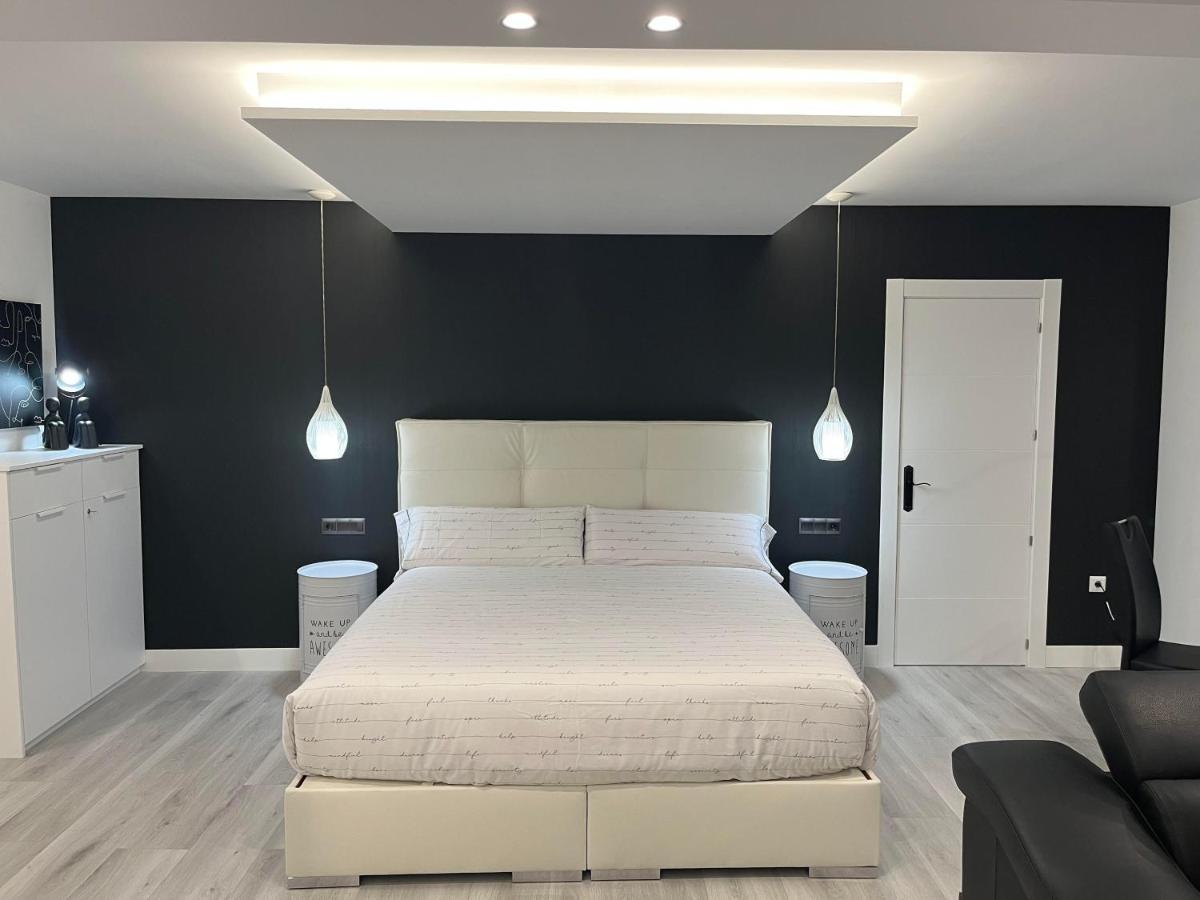Black And White Suite "La Marinera" Castro Urdiales Luaran gambar
