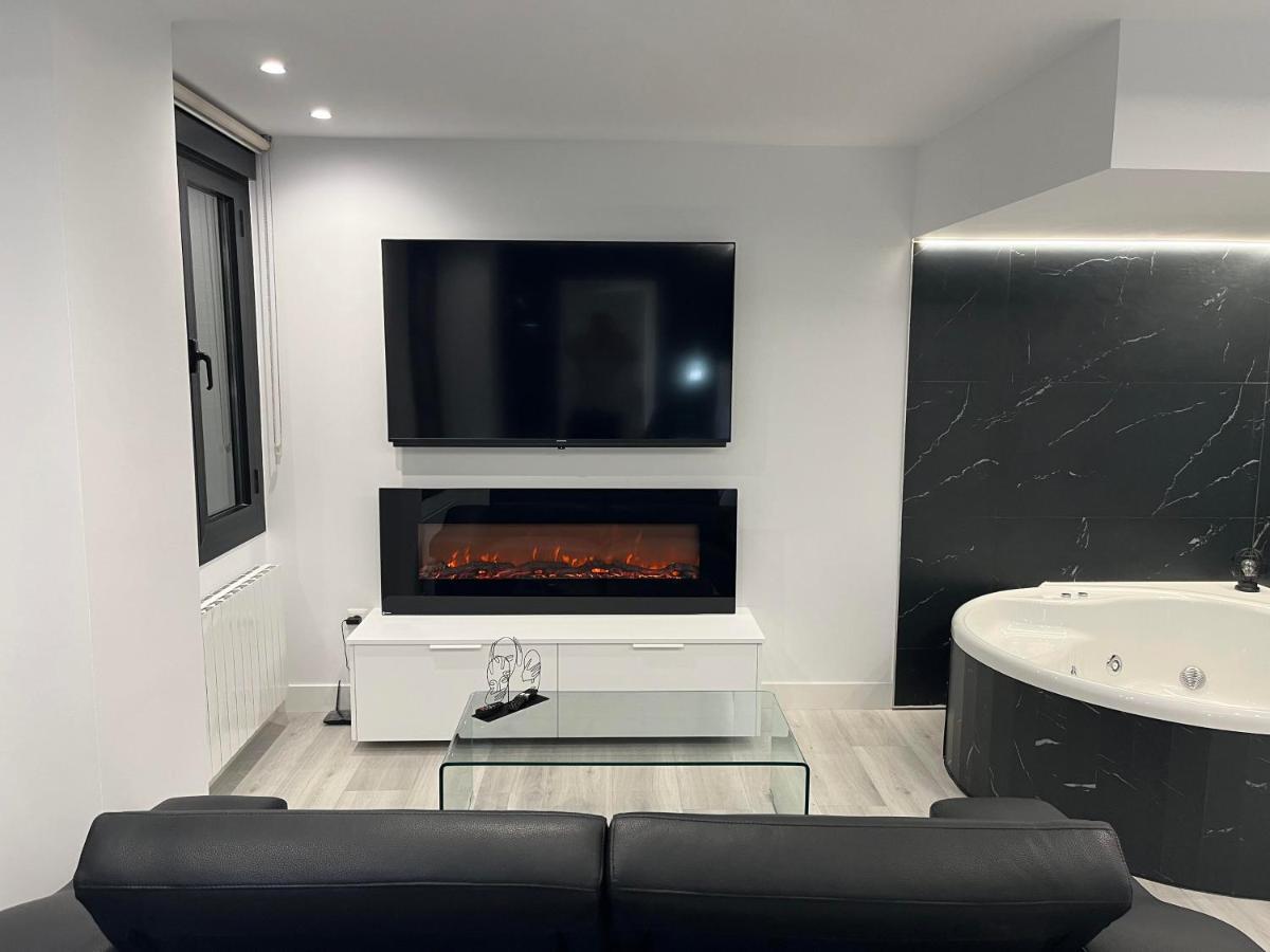 Black And White Suite "La Marinera" Castro Urdiales Luaran gambar
