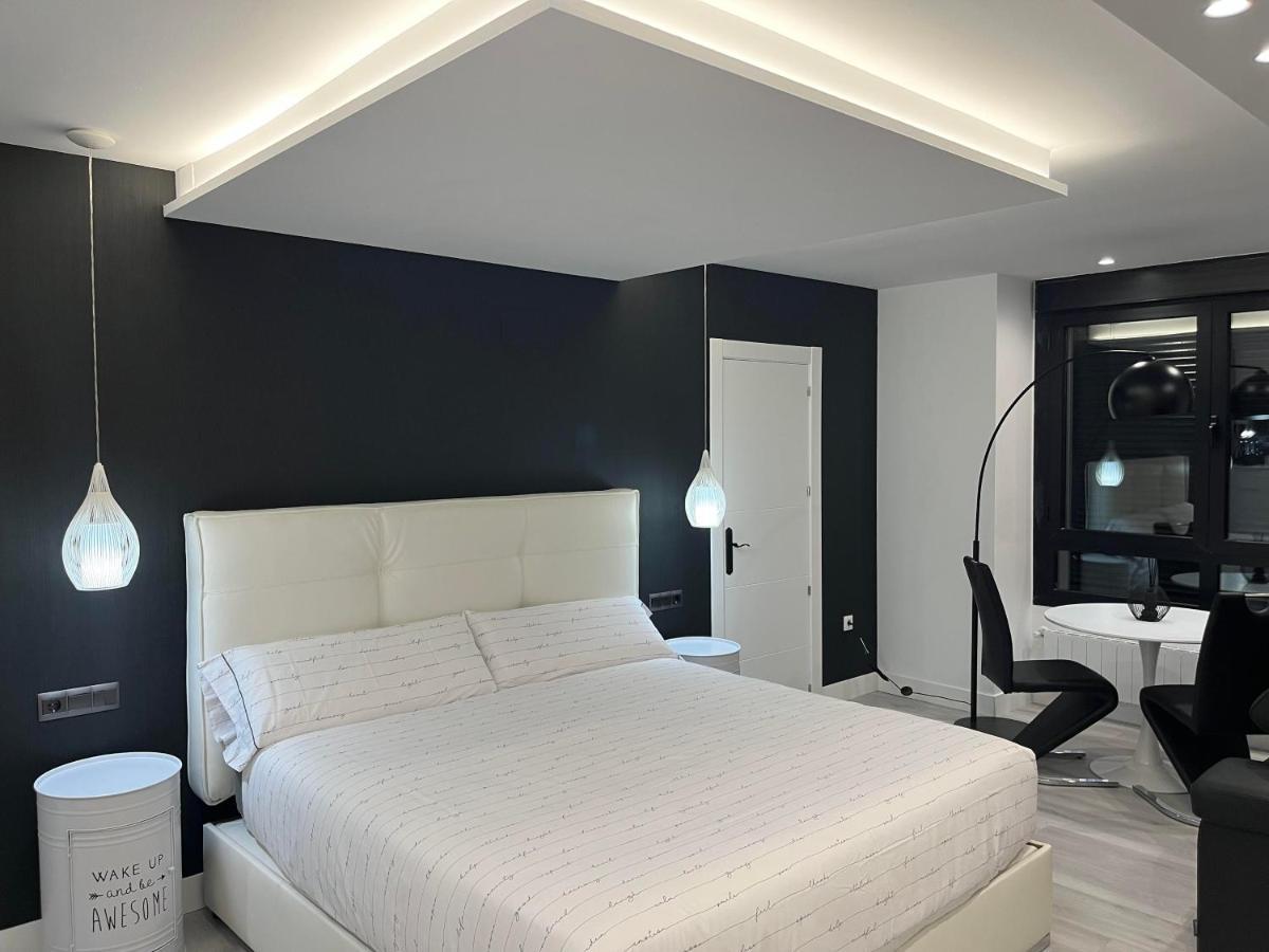 Black And White Suite "La Marinera" Castro Urdiales Luaran gambar