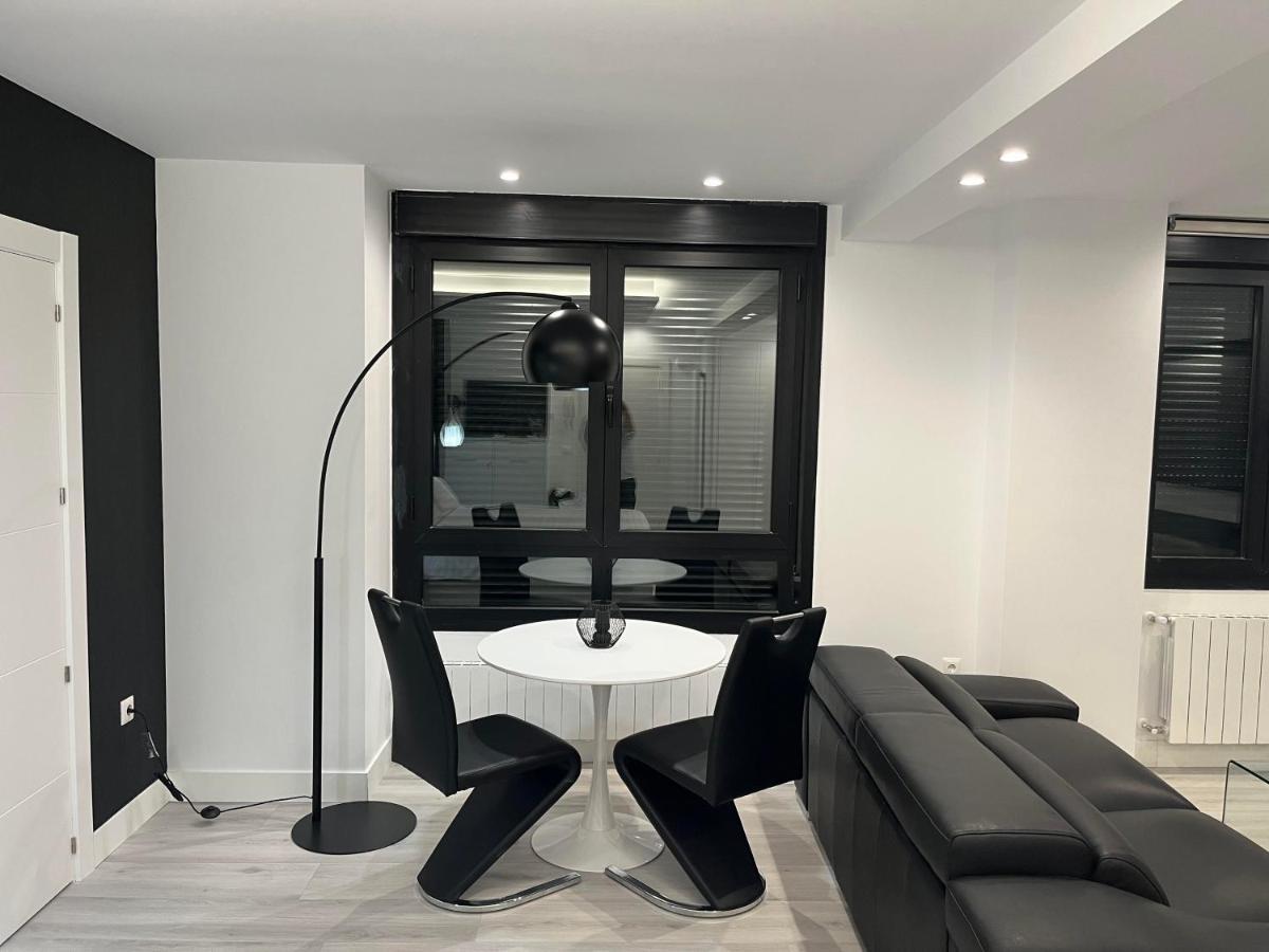 Black And White Suite "La Marinera" Castro Urdiales Luaran gambar