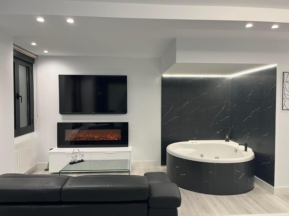 Black And White Suite "La Marinera" Castro Urdiales Luaran gambar