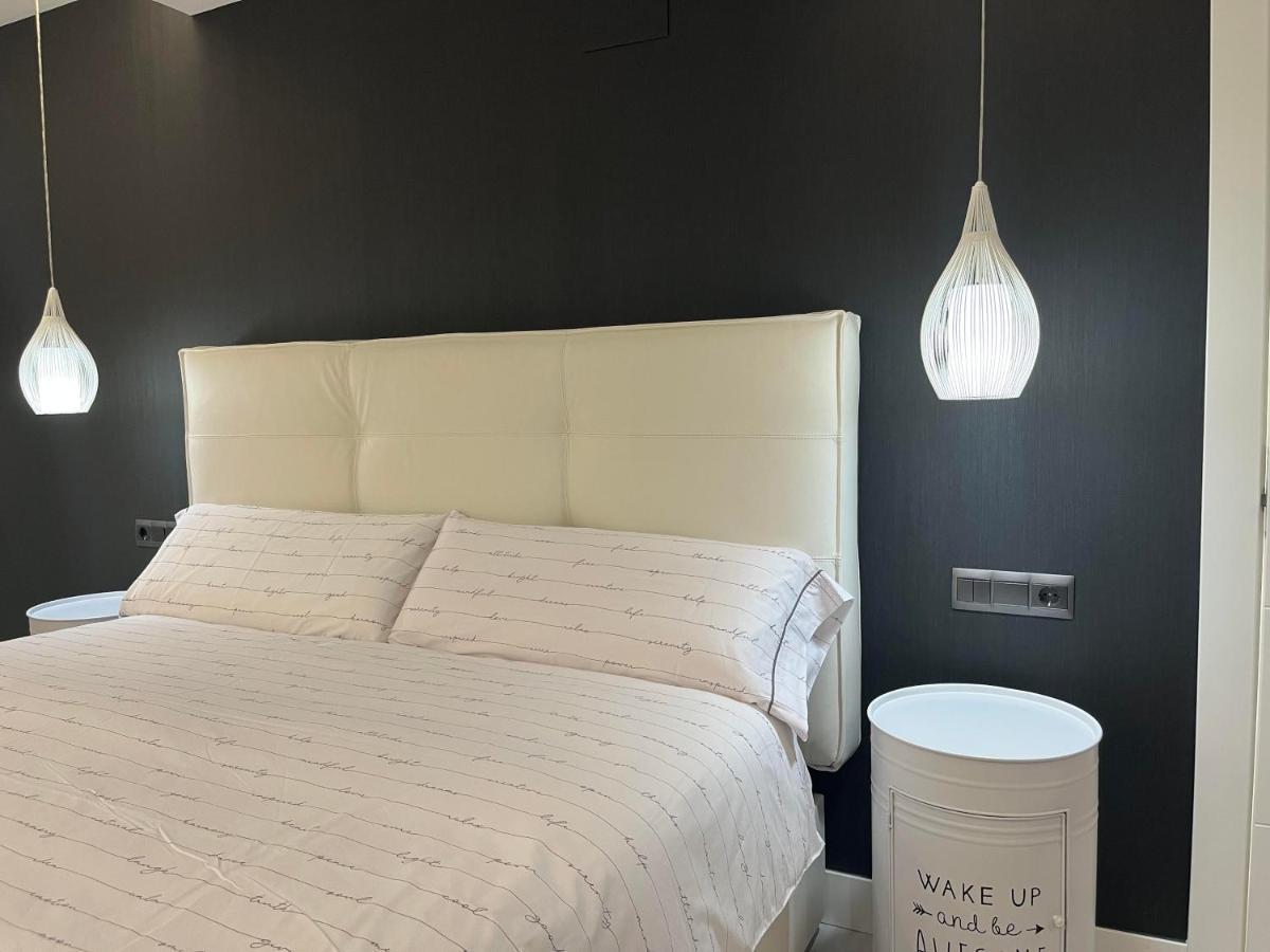 Black And White Suite "La Marinera" Castro Urdiales Luaran gambar